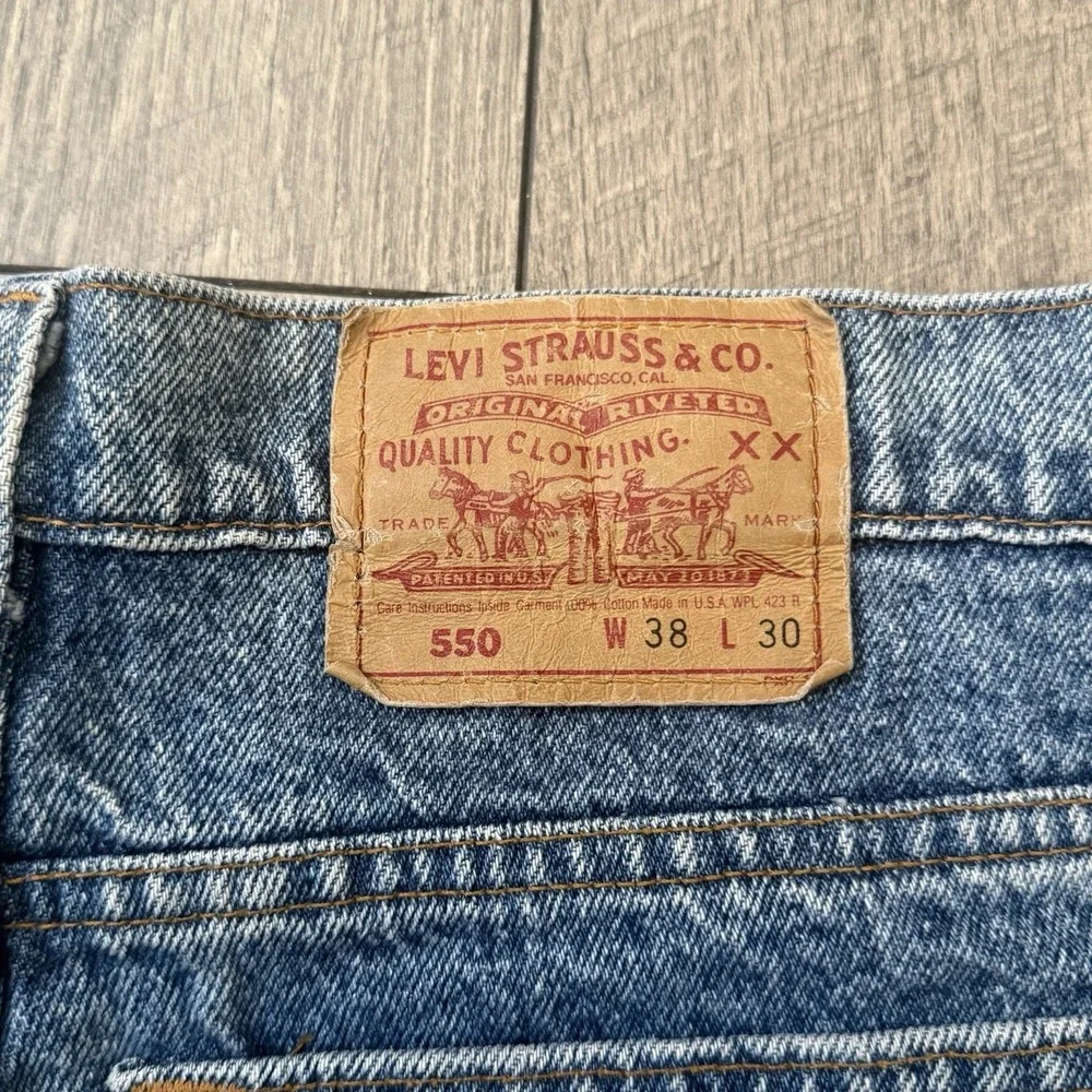 Vintage 90s Levis 550 Relaxed Fit Jeans Mens 38x30 Light Wash Blue Denim Tapered